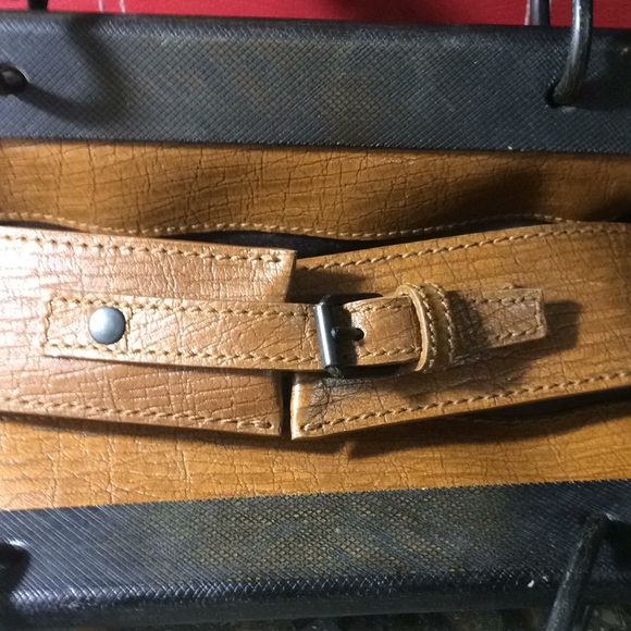 Vintage Gucci handbag with signature bamboo handle - Picture 5 of 6